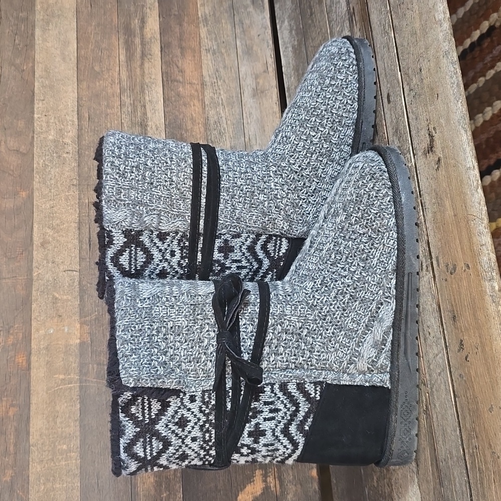Essentials by Muk Luks slipper boots size 10